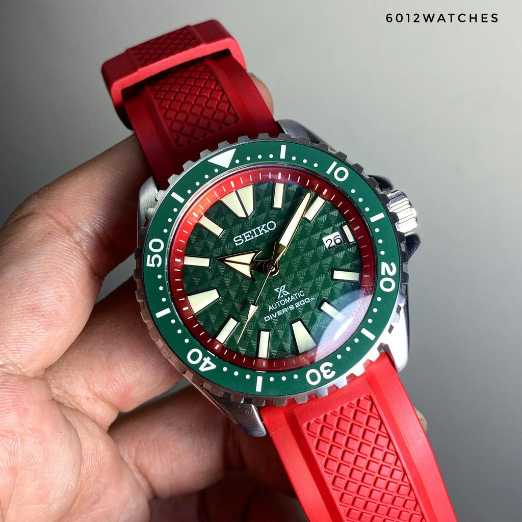 Here’s How To Give Your SKX007 a Christmas Look